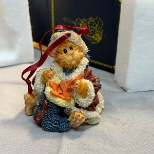 The Boyds Collection 'Purrstone' Christmas Ornament “Yummy Catch”